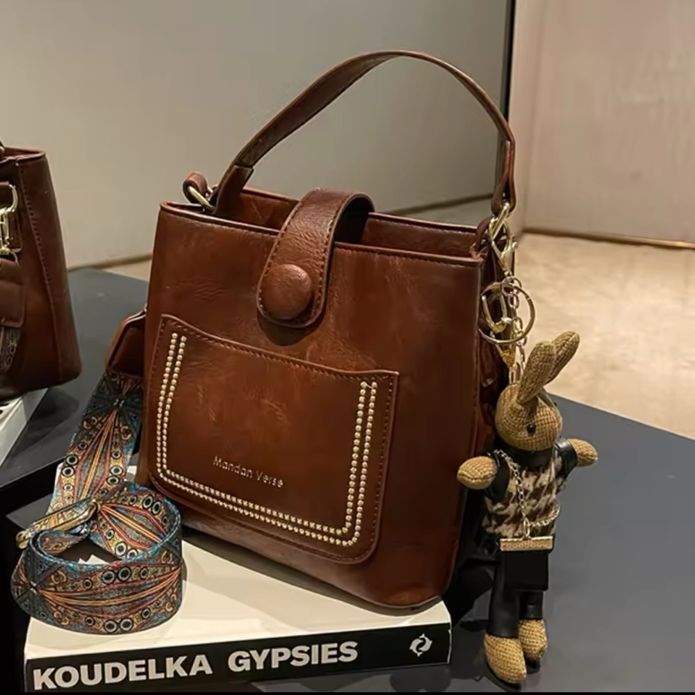 Lady’s Tan Handbag Purse